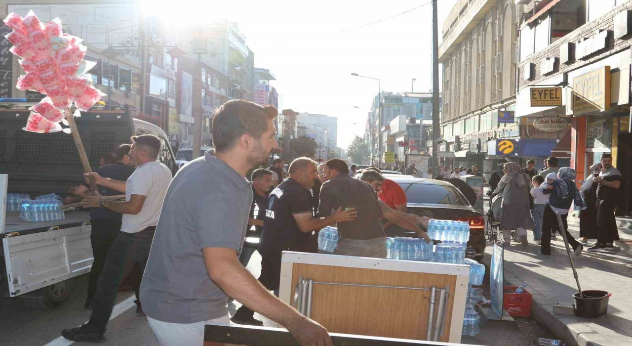 Van Büyükşehir Belediyesi kaldırım işgallerine geçit vermiyor