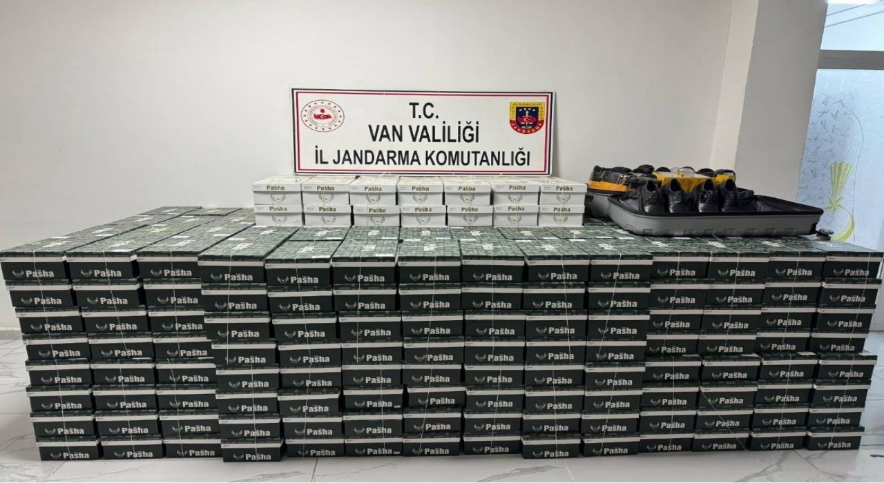 Vanda 799 çift kaçak ayakkabı ele geçirildi