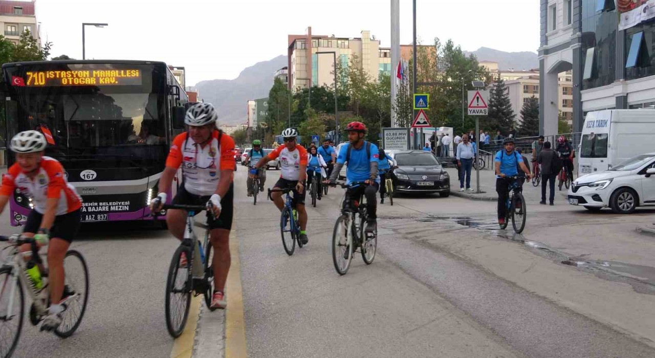 Vanda bisikletliler Avrupa Hareketlilik Haftası için pedal çevirdi