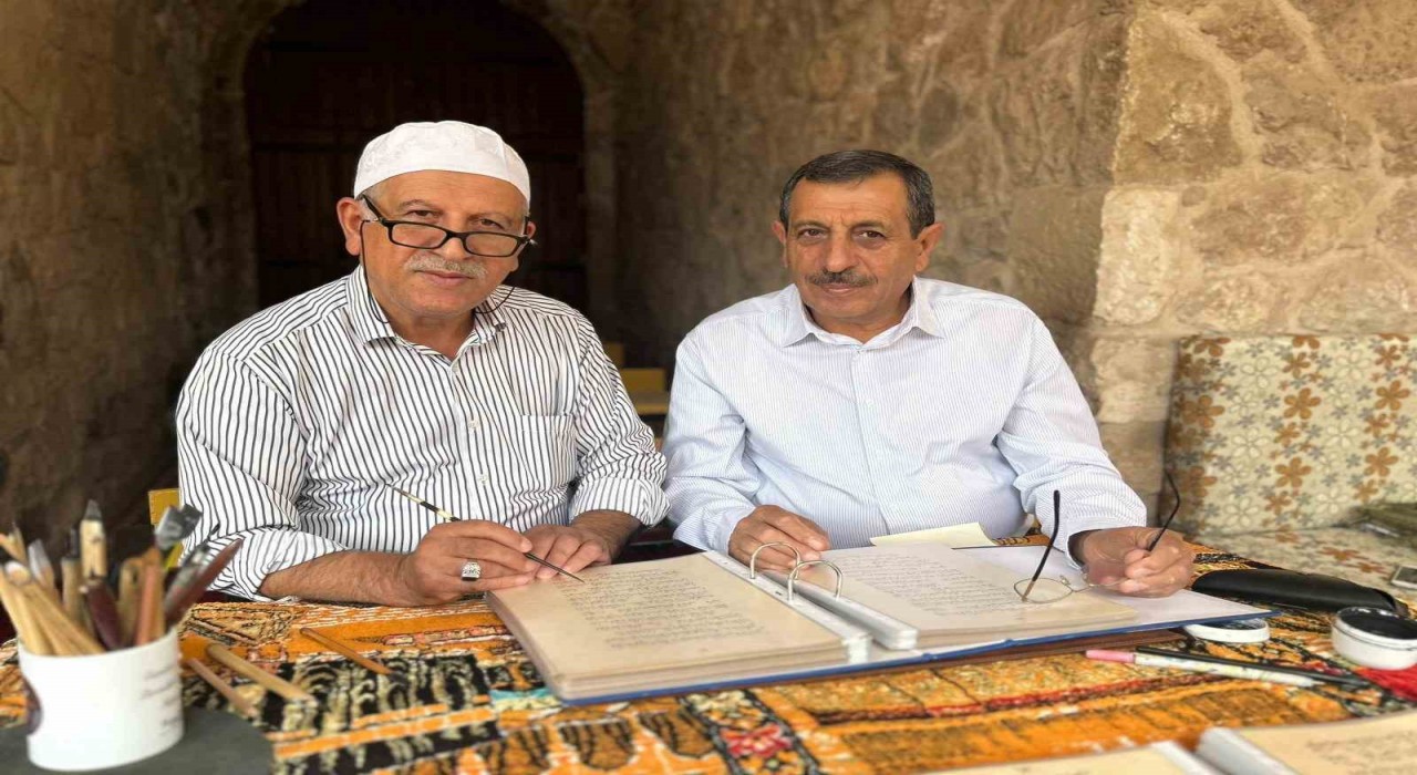 Vanda emekli öğretmen Kuran-ı Kerimi el yazısıyla tamamladı