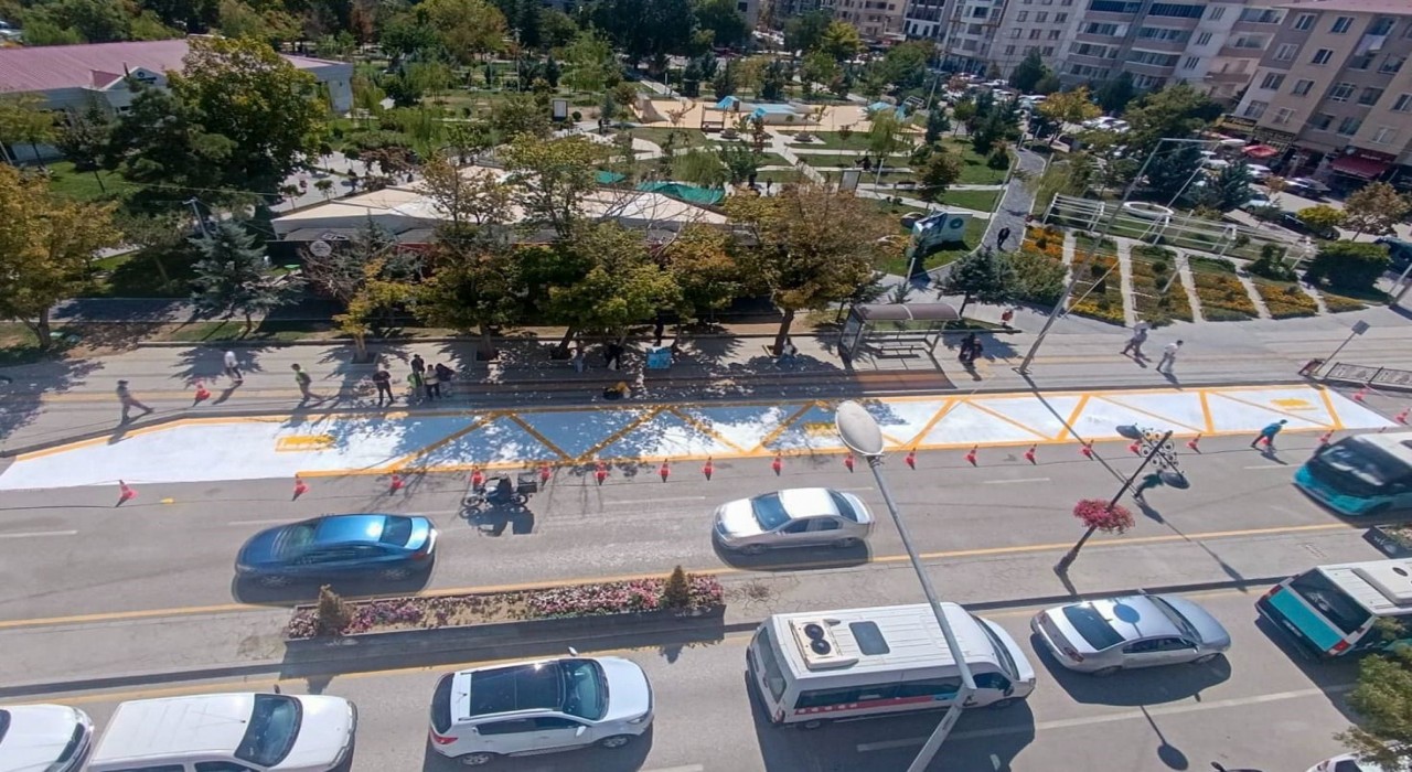 Vanda otobüs durakları modern görünümüne kavuşuyor