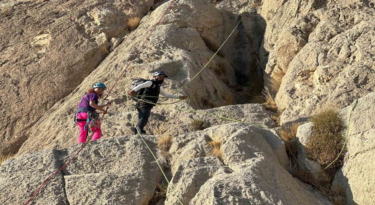 Vanda sporculara kaya tırmanışı eğitimi verildi