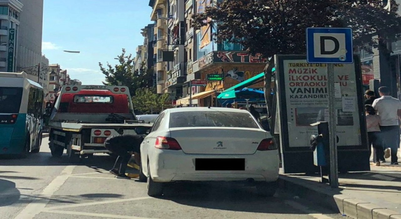Vanda usulsüz park edilen araç sürücülerine ceza yağıyor