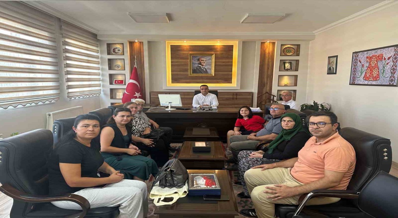 Vefat eden müdürlerinin adının yaşatılması için harekete geçtiler