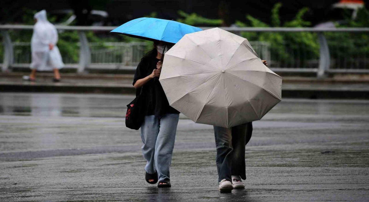 Vietnamı Bualoi Tayfunu vurdu: 8 ölü, 17 kayıp