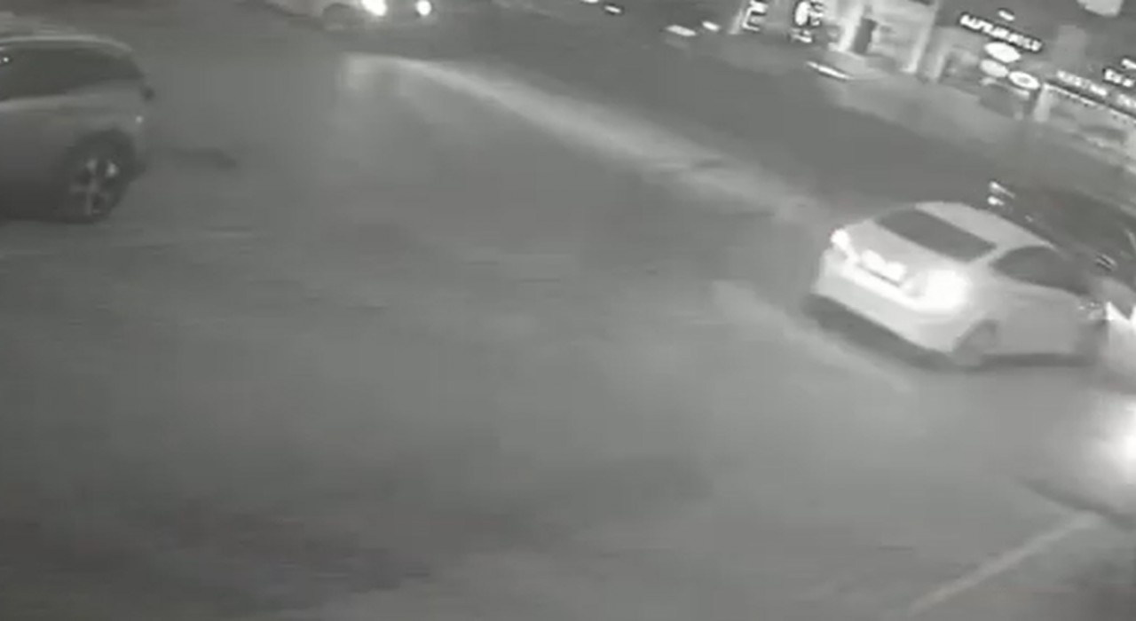 Yalovada Altınova Belediyesinin makam aracı kaza yaptı