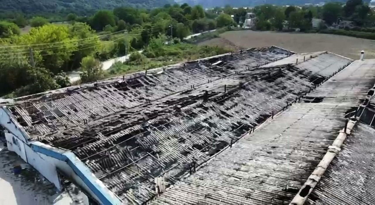 Yanan fabrikadan geriye bu görüntü kaldı