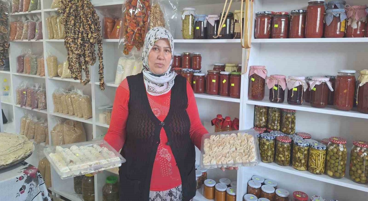 Yaptığı yöresel lezzetlerle hem evini geçindiriyor hem de kadınlara istihdam sağlıyor