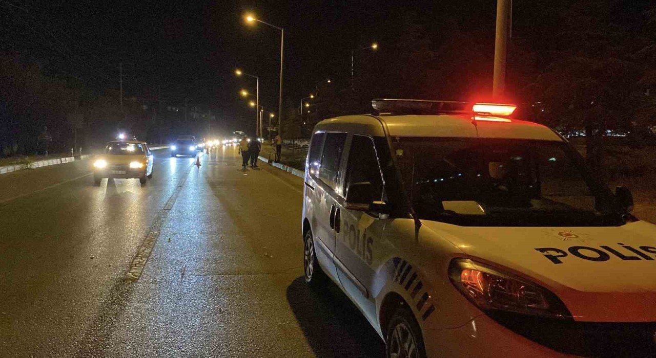 Yaya geçidinden karşıya geçerken otomobilin çarptığı kadın ağır yaralandı