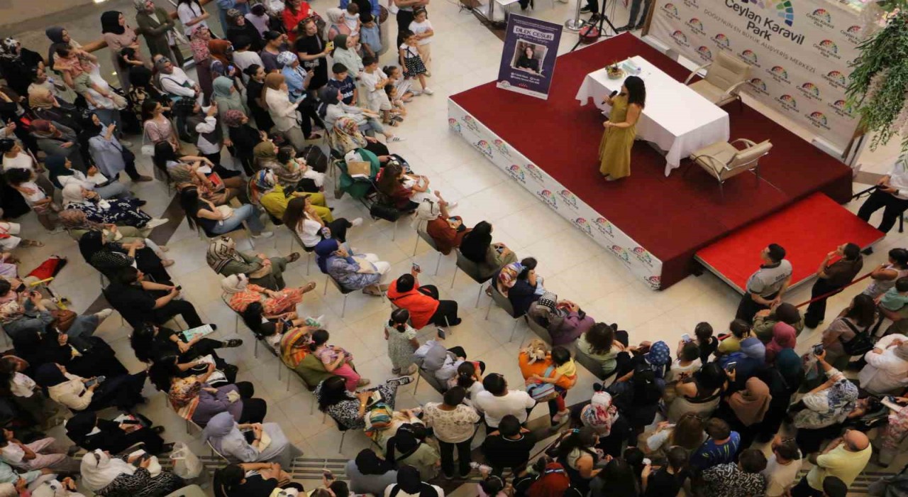 Yazar Dilek Cesur, Diyarbakırda hayranlarıyla imza gününde buluştu