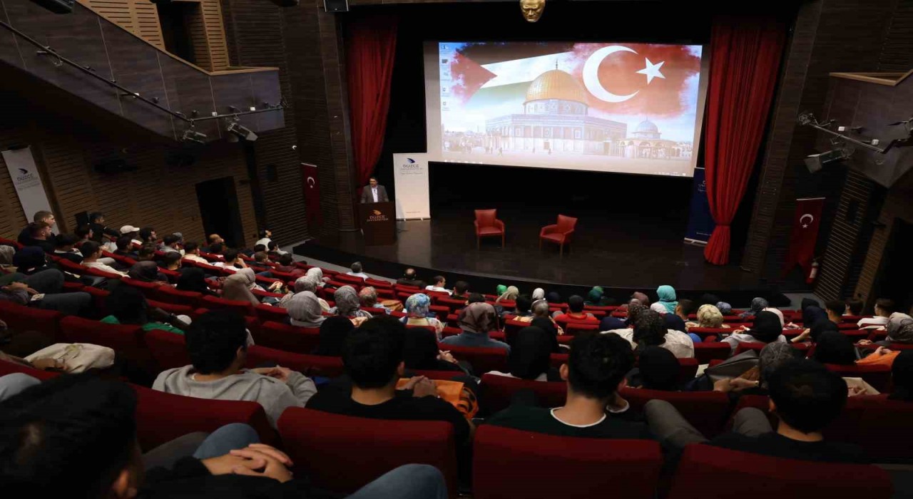 Yeni akademik yılın ilk derslerinde Gazze konuşuldu
