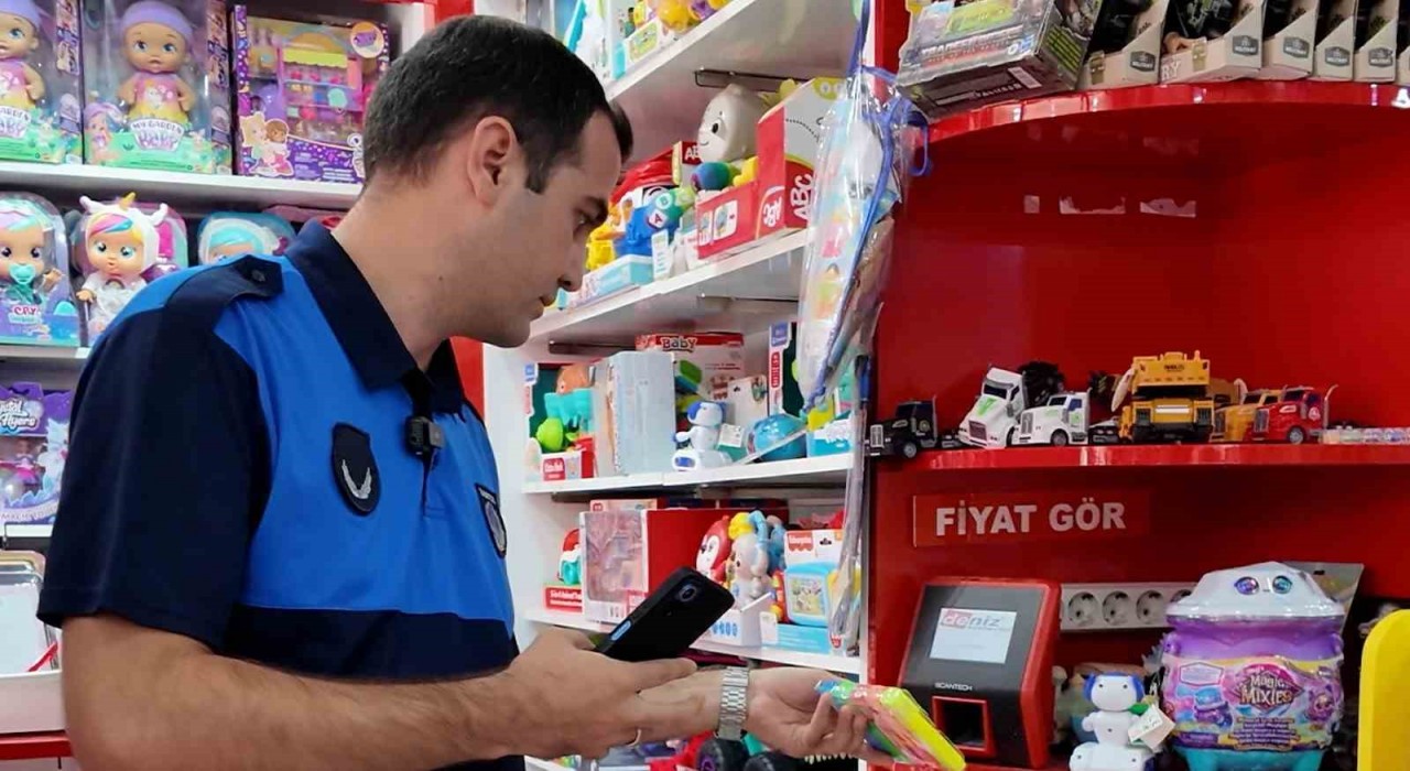 Yeşilyurtta zabıta ekiplerinden kırtasiye denetimi