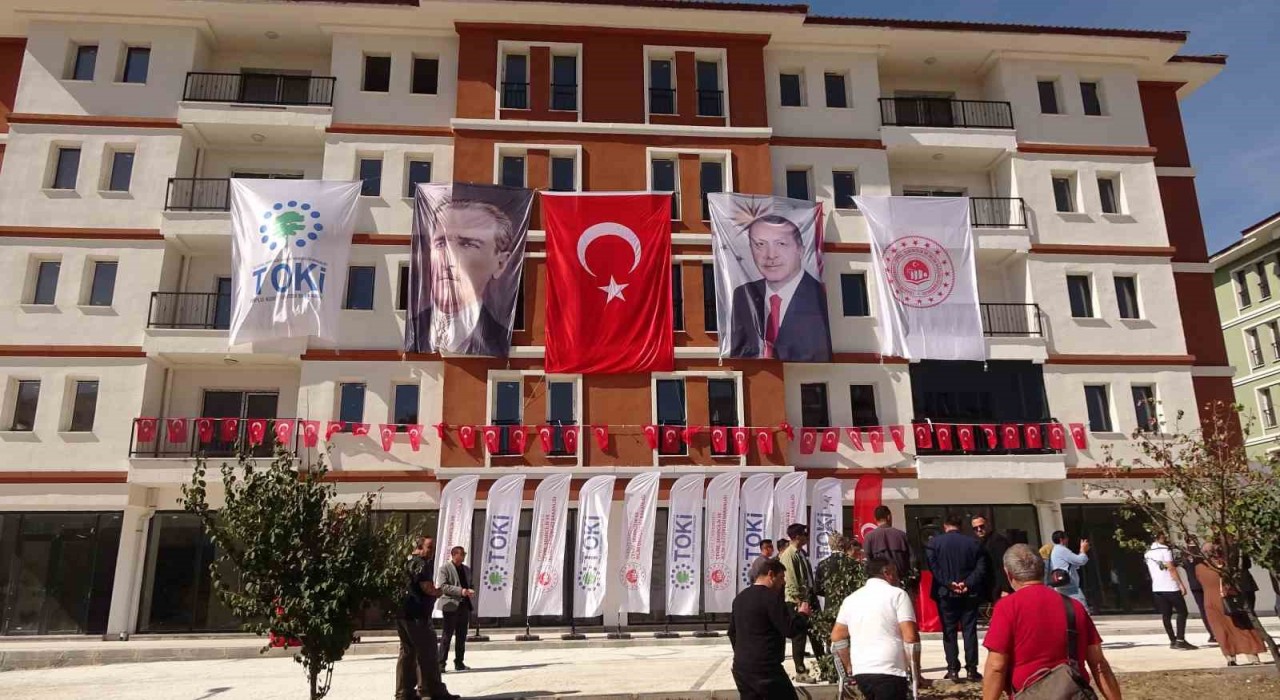 Yozgatta yapımı tamamlanan 184 konut ve 9 iş yeri hak sahiplerine teslim edildi