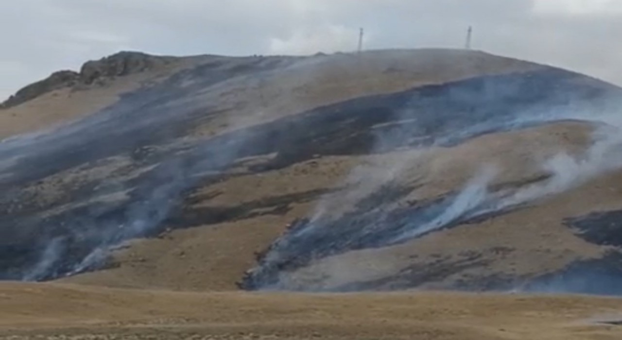 Yüksekovada anız yangını