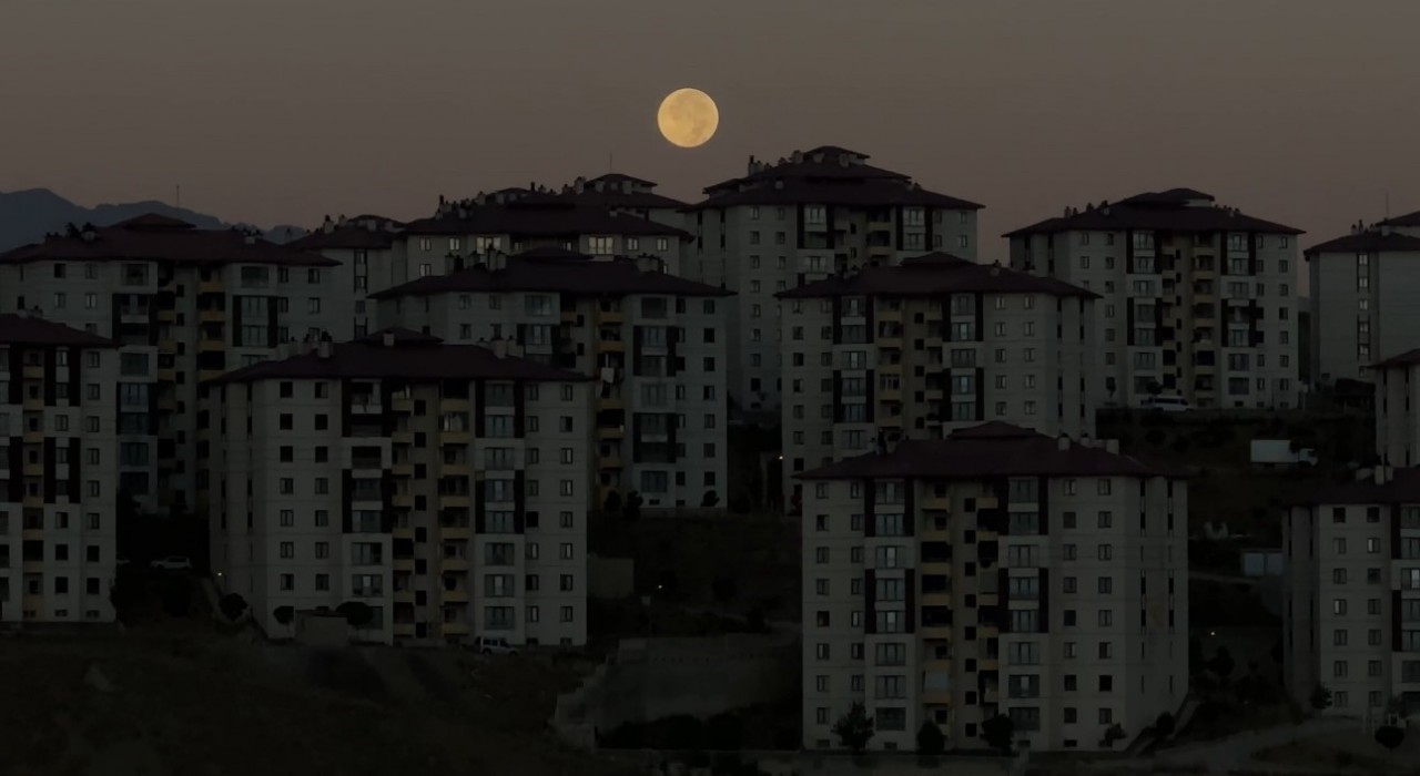 Yüksekovada dolunay görsel şölen yaşattı