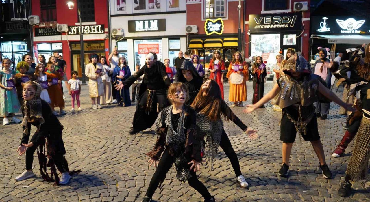 Yunus Emre Enstitüsünden Kosovada Uluslararası Türkçe Tiyatro Festivali