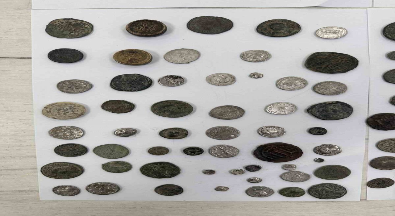 Yurt dışına kaçırılan 307 sikke ve 11 obje komşuya takıldı