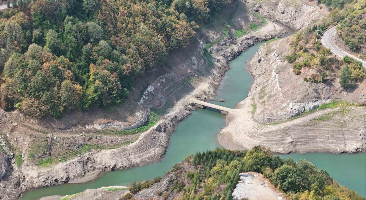 Yuvacık Barajında korkutan seviye: Su seviyesi yüzde 31e düştü, eski köprü göründü