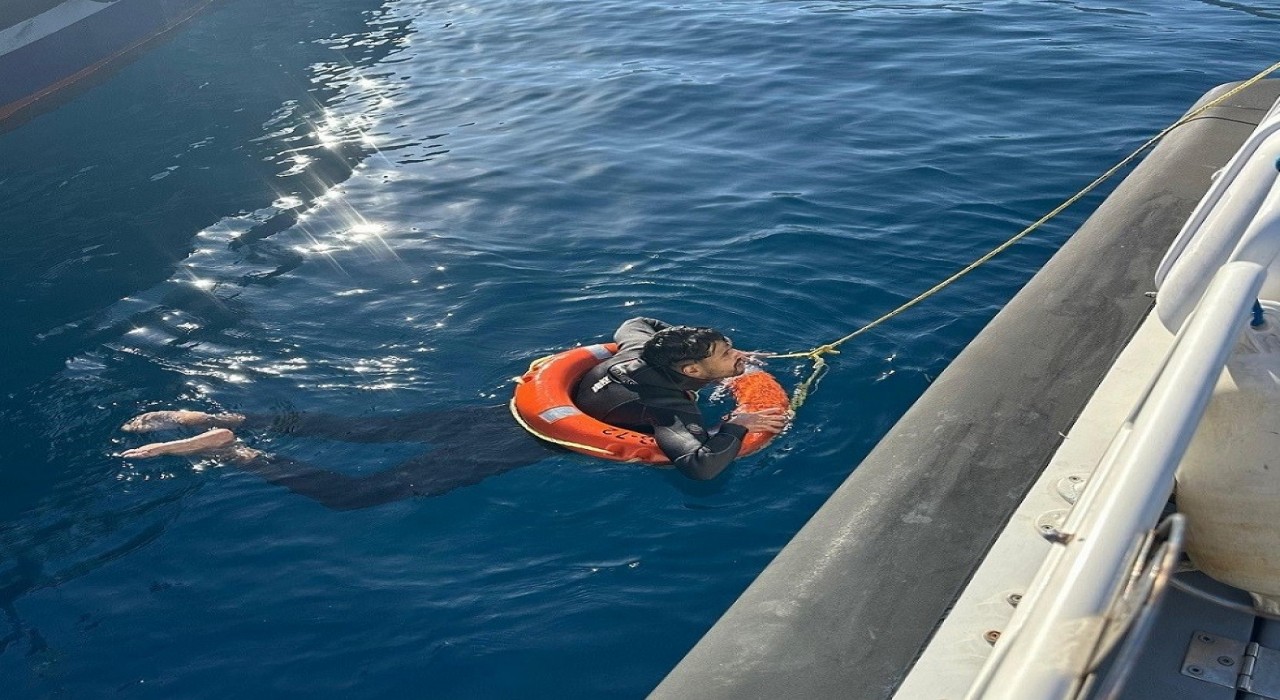 Yüzerek Yunanistana geçmeye çalıştı