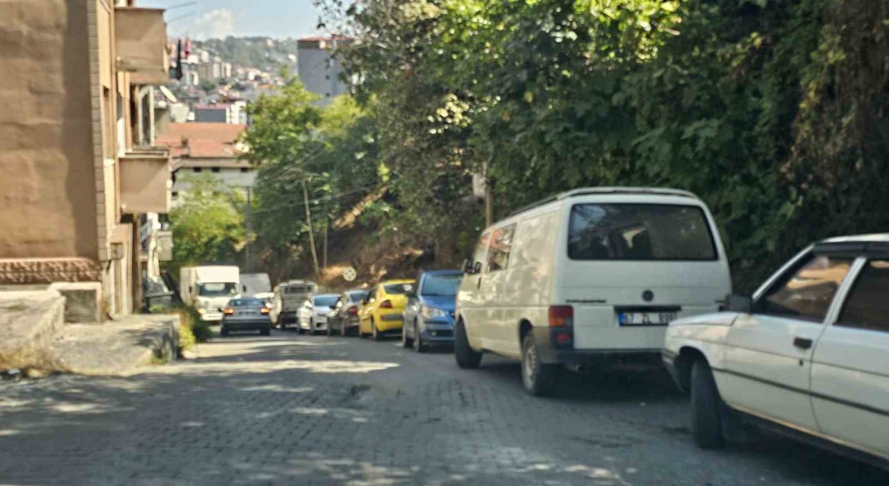 Zonguldakta hatalı park çileden çıkarttı; vatandaşlar duba istiyor