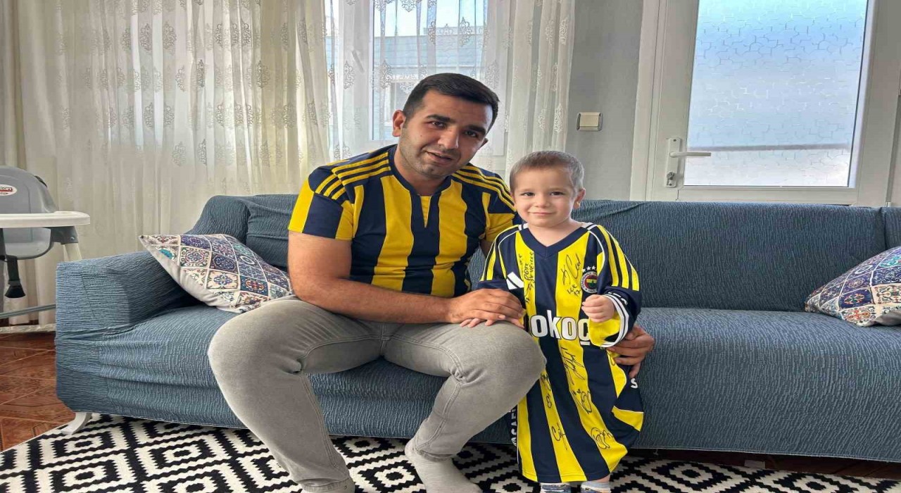 14 ay süren mücadeleyle kanseri yenen Tamer Talhaya imzalı Fenerbahçe forması hediye edildi