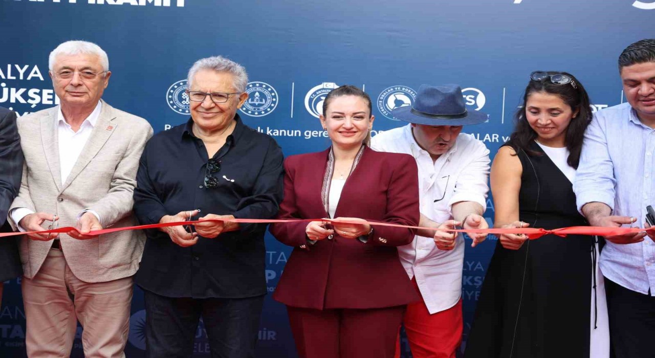 15. Antalya Kitap Fuarı kapılarını açtı