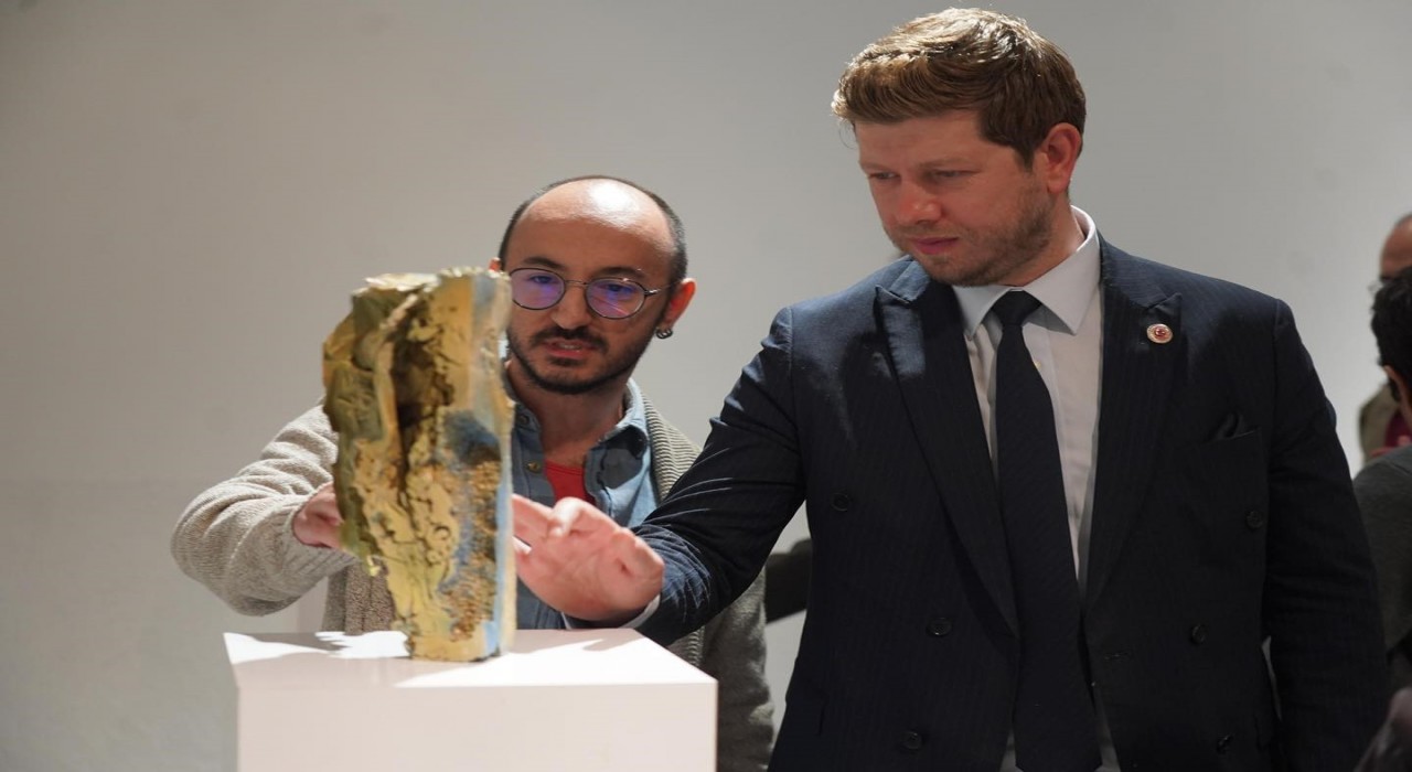 2. Uluslararası Seramiğin Genç İzleri Seramik Yarışmasından sonra kendi sergisini açtı