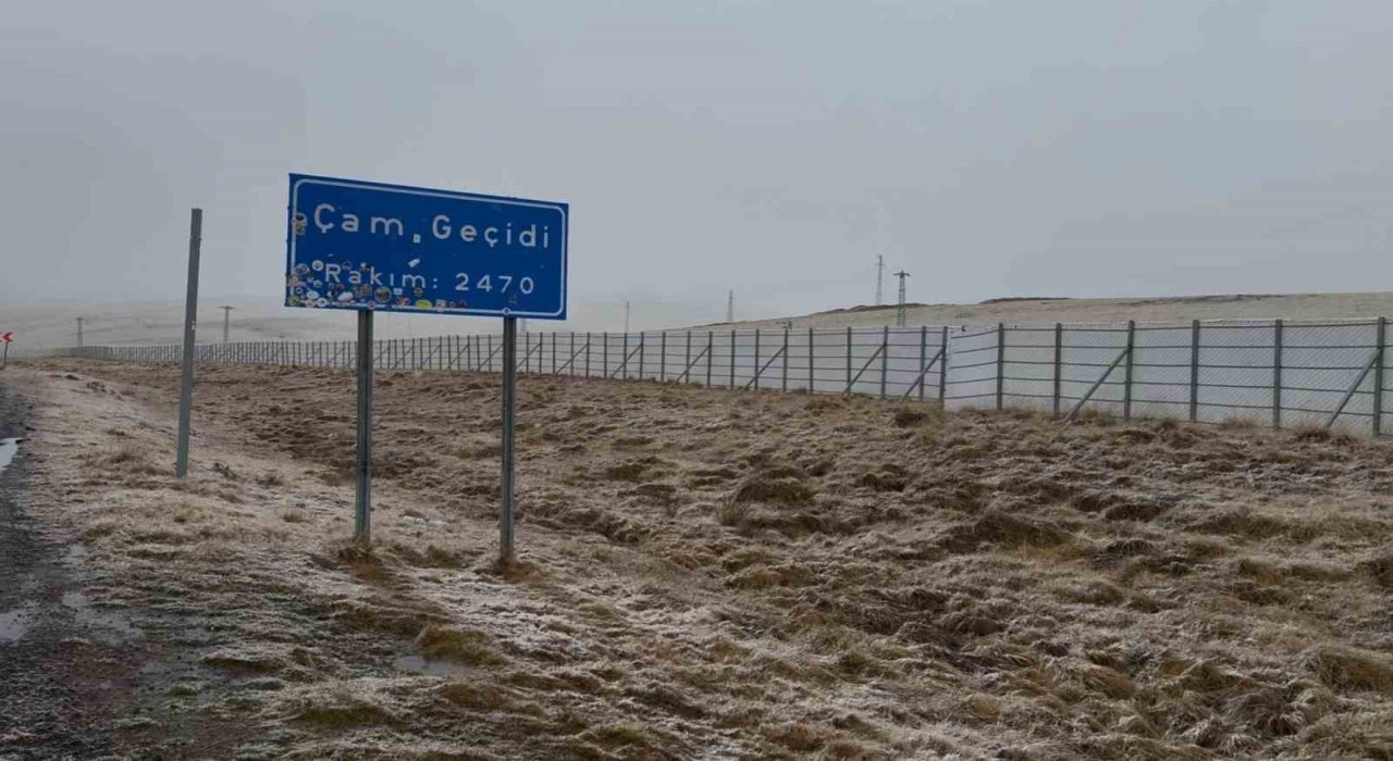 2470 rakımlı Sahara Geçidinde kar yağışı başladı