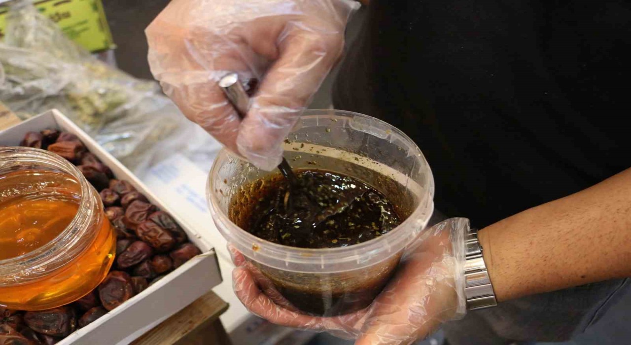 25 bitkiden yaptığı özel karışımla bin bir derde deva oluyor