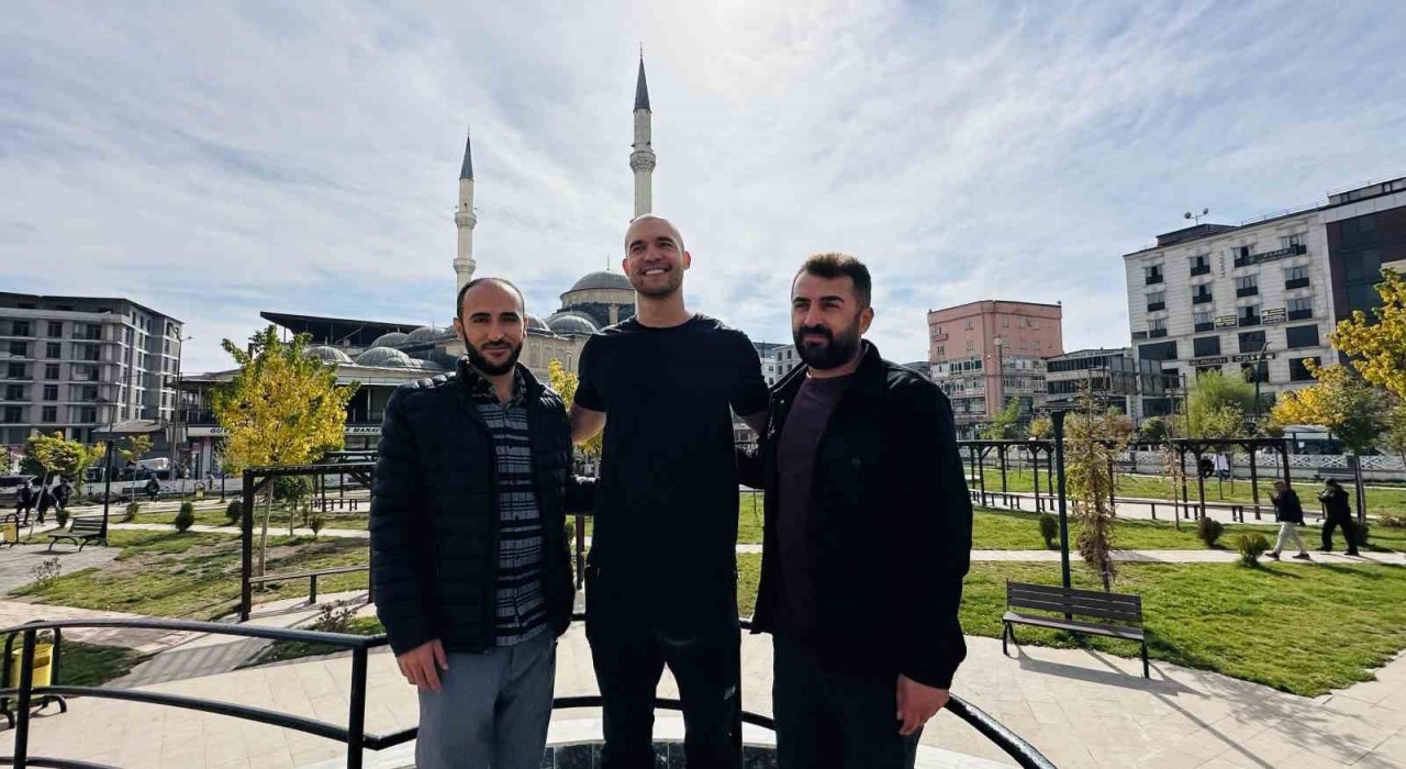 35 ülke gezen Amerikalı Yüksekovaya ulaştı