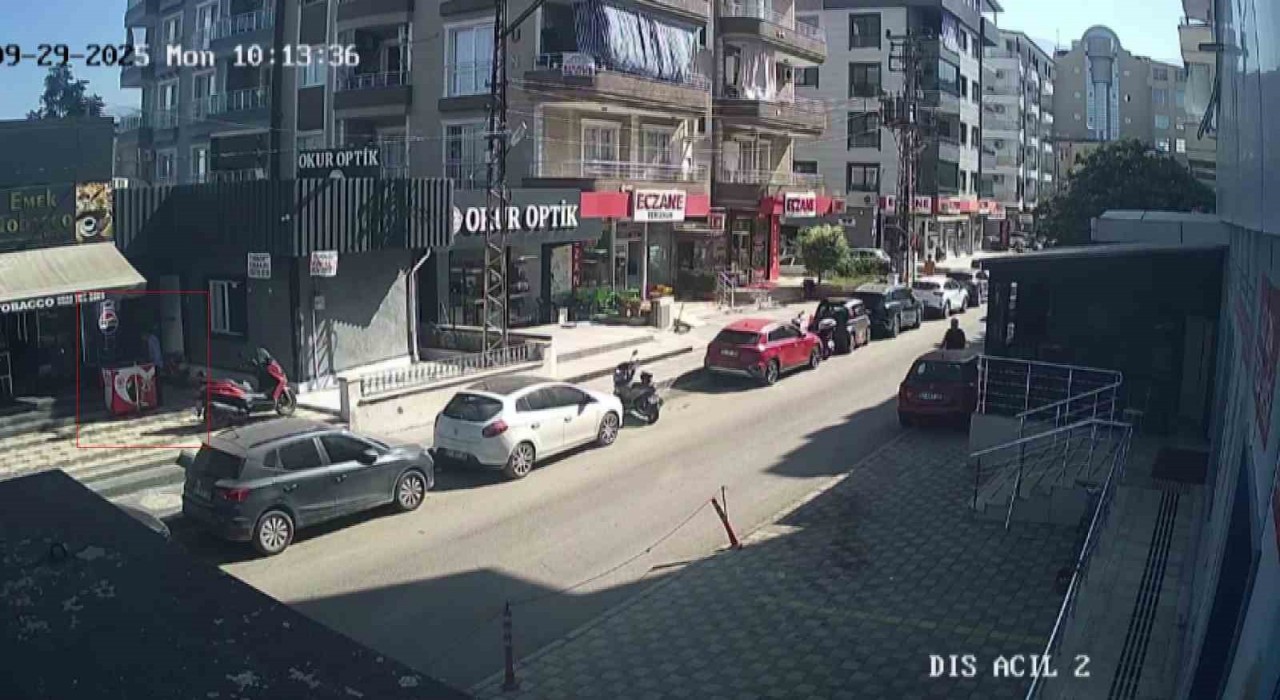 7 bin liralık dondurma dolu sepeti çaldı, marketten alışveriş yaparcasına yoluna devam etti: O anlar kamerada