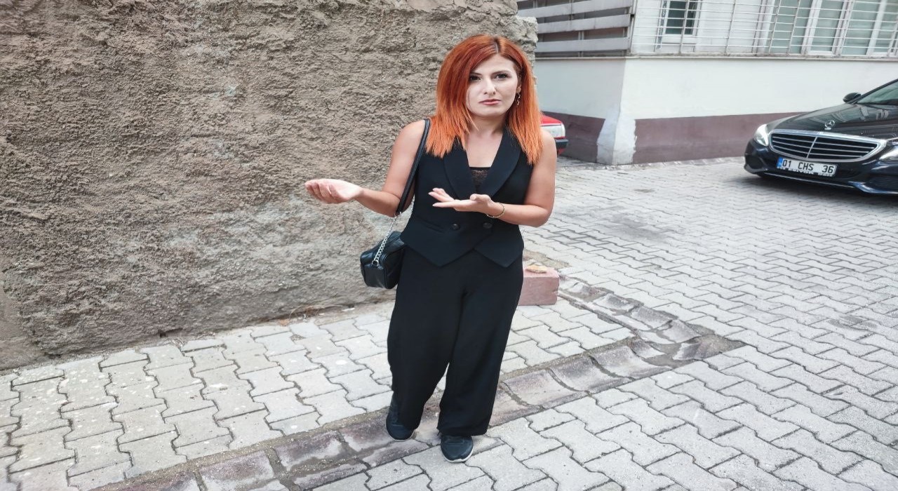 Adana Belediyesine ait otobüsün sefer yaparken sürekli arızalanmasına yöre sakinlerinden tepki