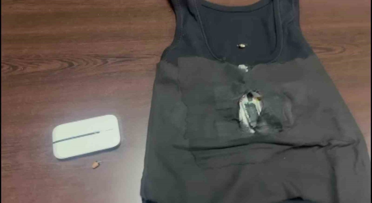 Adanada ehliyet sınavında tişörte ve kemere yapılan kopya düzeneği polis tarafından bulundu