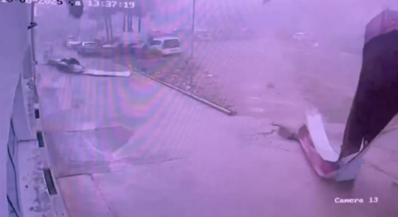 Kozan’da Hortum Okulun Çatısını Uçurdu