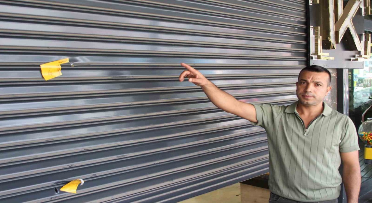 Adanada iş yeri iki defa kurşunlandı: El bombası attıracağım diyerek haraç istemeye başladılar