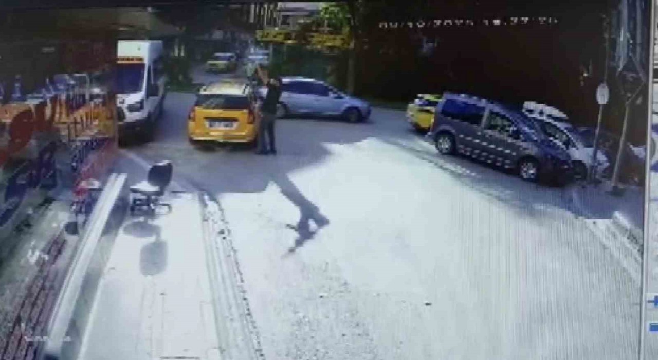 Adanada kafeye otomatik tüfekle saldırı kamerada