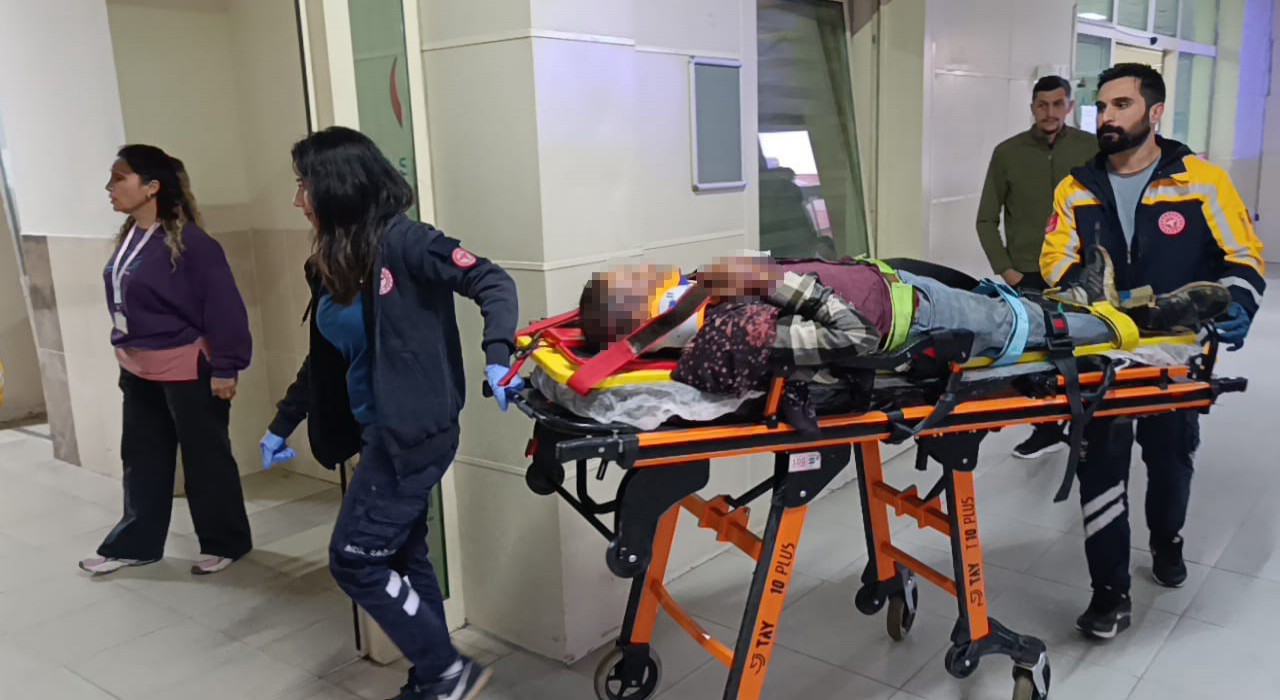 Adanada tarım işçilerini taşıyan minibüs devrildi: 11 yaralı