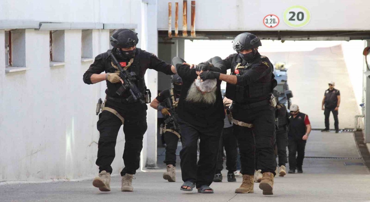 Adanadaki DEAŞ operasyonu: Sözde Türkiye emiri ile birlikte 6 şüpheli tutuklandı