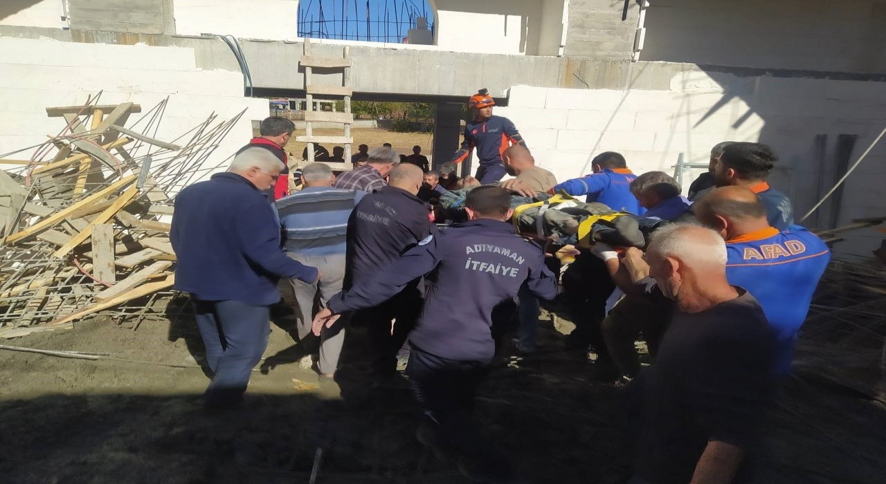 Adıyamanda cami kubbesi çöktü: 5 yaralı