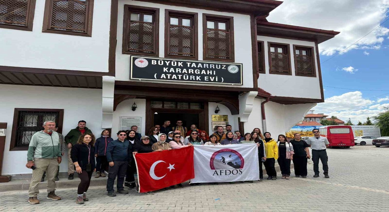 AFDOS üyelerinden Şuhutda doğa yürüyüşü