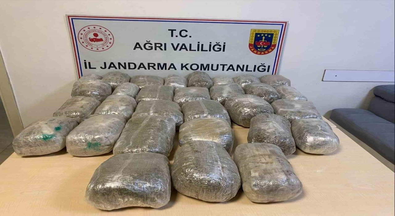 Ağrıda 32 kilogram esrar ele geçirildi