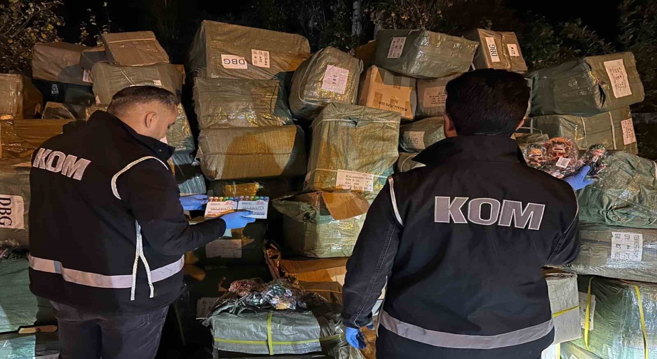 Ağrıda 40 milyon liralık kaçak oyuncak ve kalem ele geçirildi