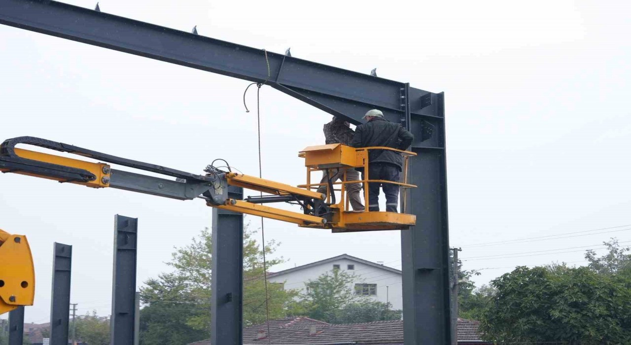 Ağustosta temeli atılan pazar ve fuar alanının inşaatı tamamlanıyor