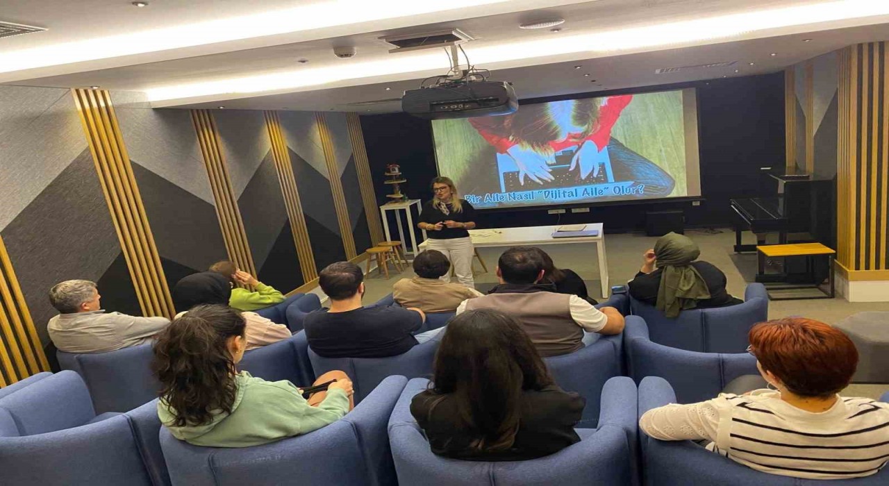 Aile ve İnternet konulu eğitim gerçekleştirildi