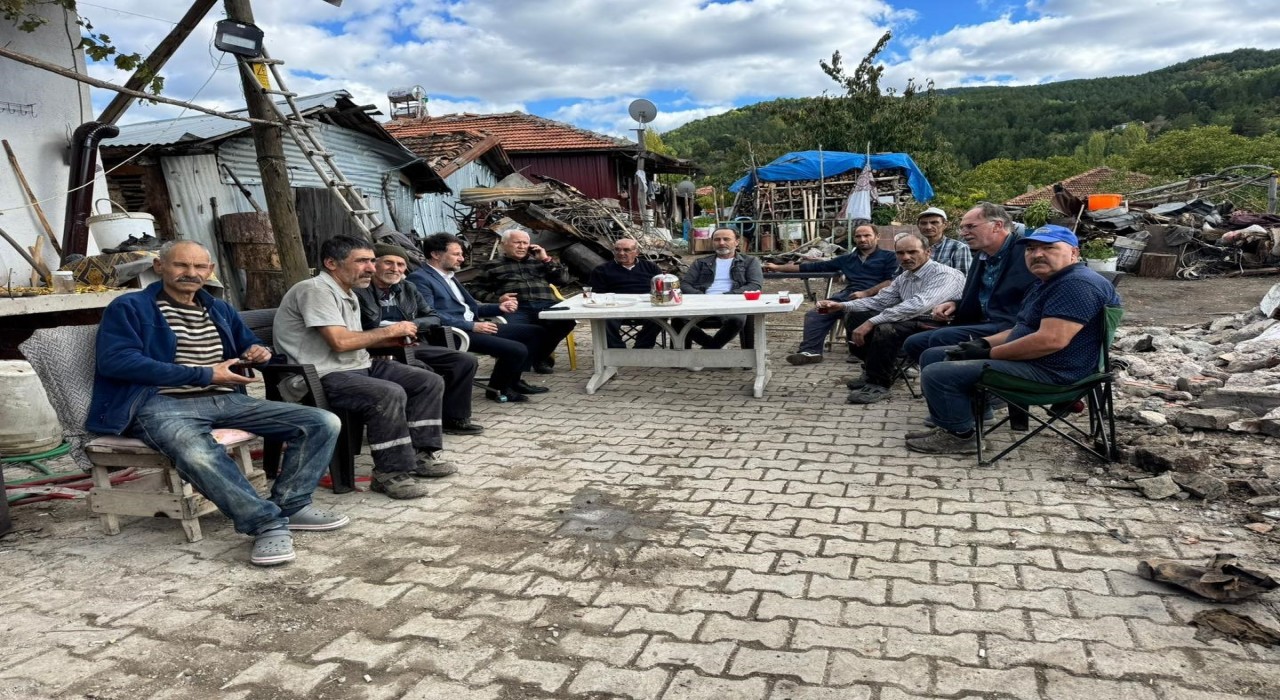 AK Parti Gediz teşkilatı, yangın mağdurlarıyla bir araya geldi