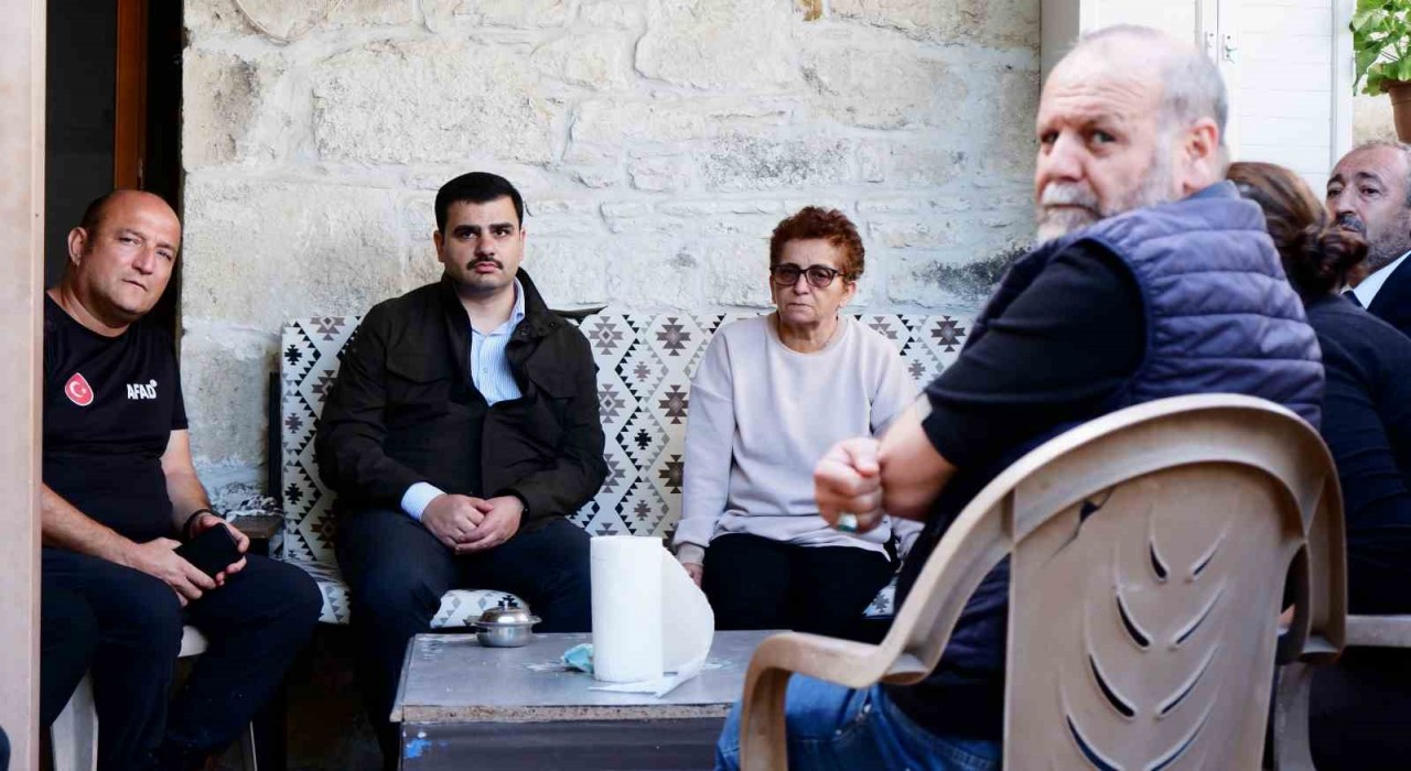 AK Parti Genel Sekreteri İnan, Foçada selden etkilenen mahalleleri ziyaret etti: Mağduriyetlerin giderilmesi için gerekli çalışmalar yapılacak