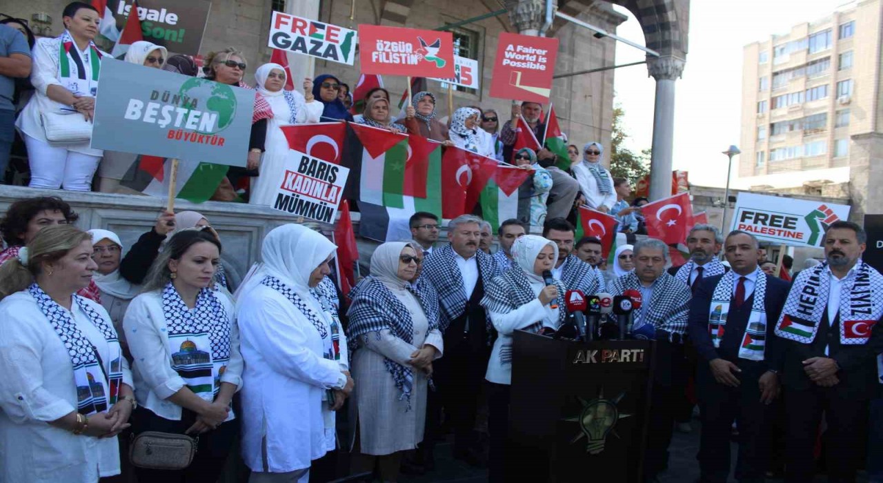 AK Partili kadınlar Gazze için el ele tutuştu