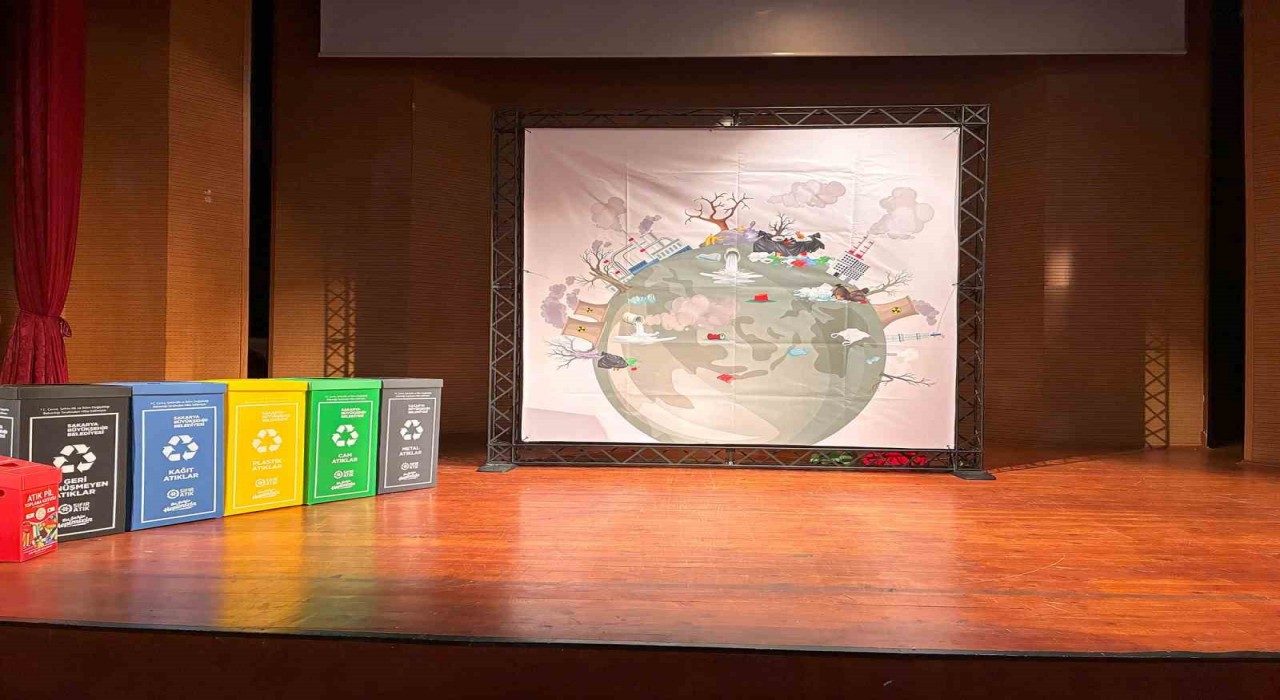 Akça tiyatrosuyla minikler çevre bilinci kazandı