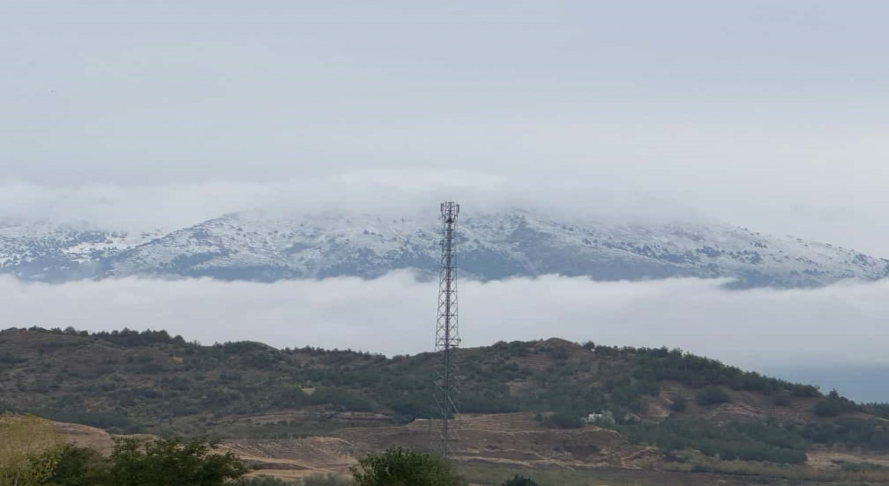 Akdağa mevsimin ilk karı düştü