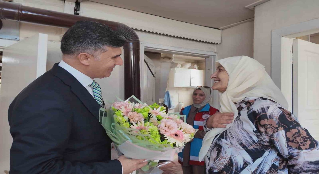 Akdenizde Dünya Yaşlılar Gününde vefa dolu anlar